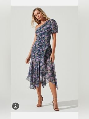 NWOT! ASTR The Label Anthro Summer Santorini Women's Navy/Lilac Midi-Dress Small